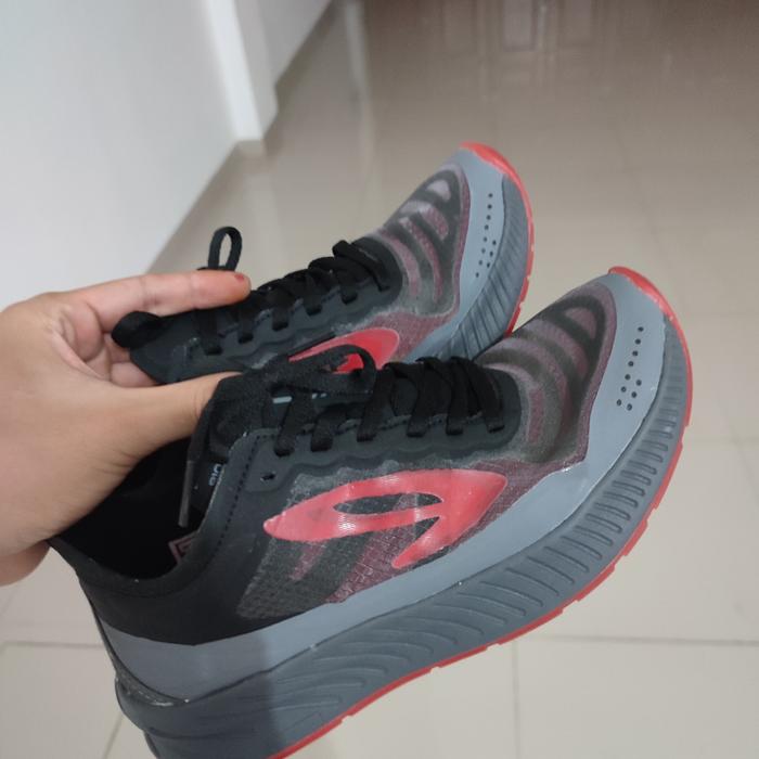 Gambar Running Shoes 910 geist ekiden dari Old school Powerlifting undefined Tokopedia