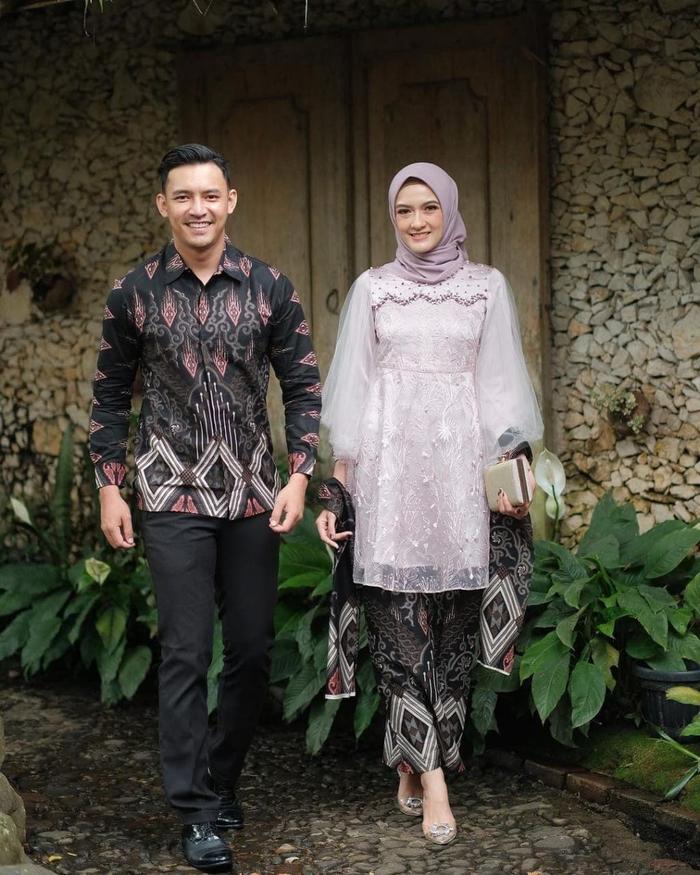 Gambar Batik Couple Kebaya Atasan Wanita Rok Kutu Baru Keluarga Brukat Modern - Motif Wajik, Couple L dari Mampier Batik undefined Tokopedia