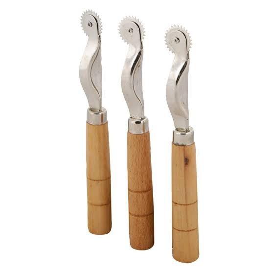 Gambar Rader Kayu Gerigi / Tracing Wheel / Alat Penanda Bahan Tajam dari Pelengkap Konveksi undefined Tokopedia