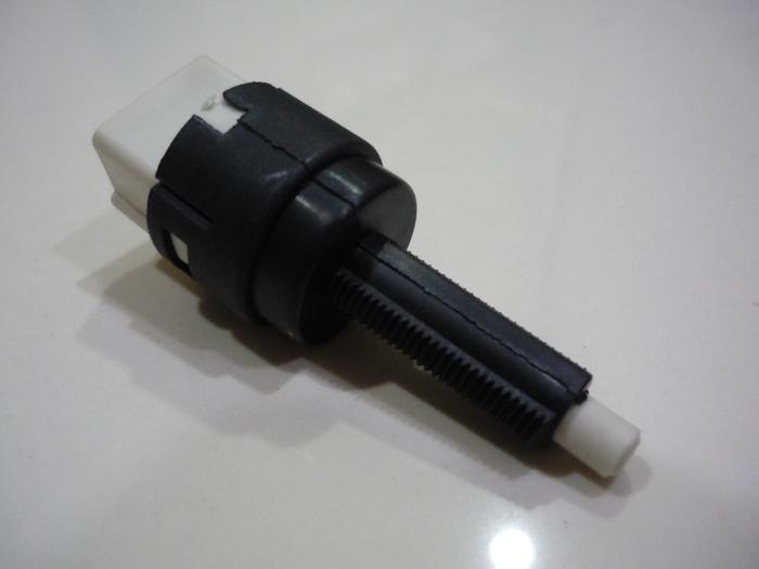 Gambar SWITCH REM INNOVA AVANZA XENIA INNOVA RUSH TERIOS GRANMAX STOP SWITCH - MARUDENKI dari ANEKA-MAKMUR undefined Tokopedia