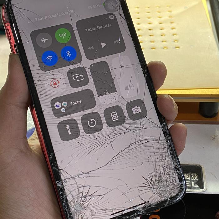 Gambar repair glass iphone 7- 11promax - iphone XS dari gubuk repair undefined Tokopedia