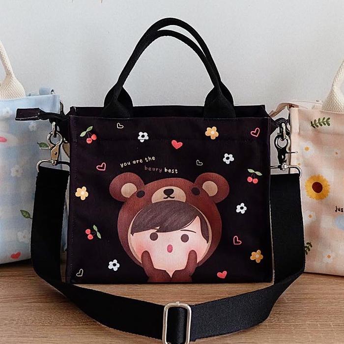 Gambar sling totebag - bear (black) dari Telladrawing undefined Tokopedia