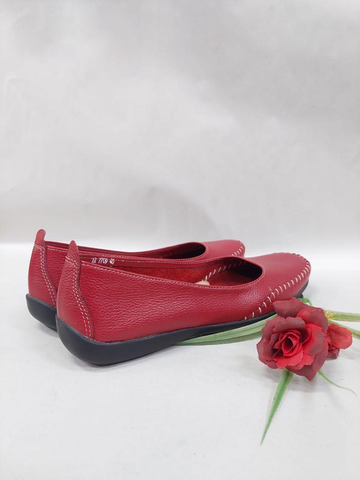 Gambar Sepatu Pantofel Kulit Wanita by Crhistian Gray 7709 - Merah, 42 dari Toko Sepatu Sin Lie Seng undefined Tokopedia