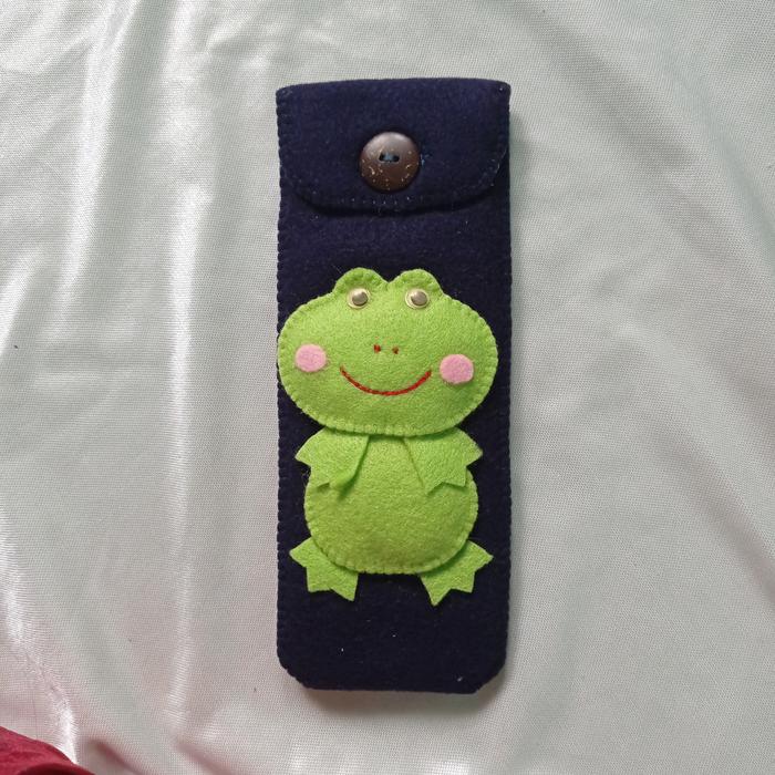 Gambar Tempat pensil/wadah kacamata kodok dari bahan kain flanel - biru gelap dari Inas Kitchen undefined Tokopedia