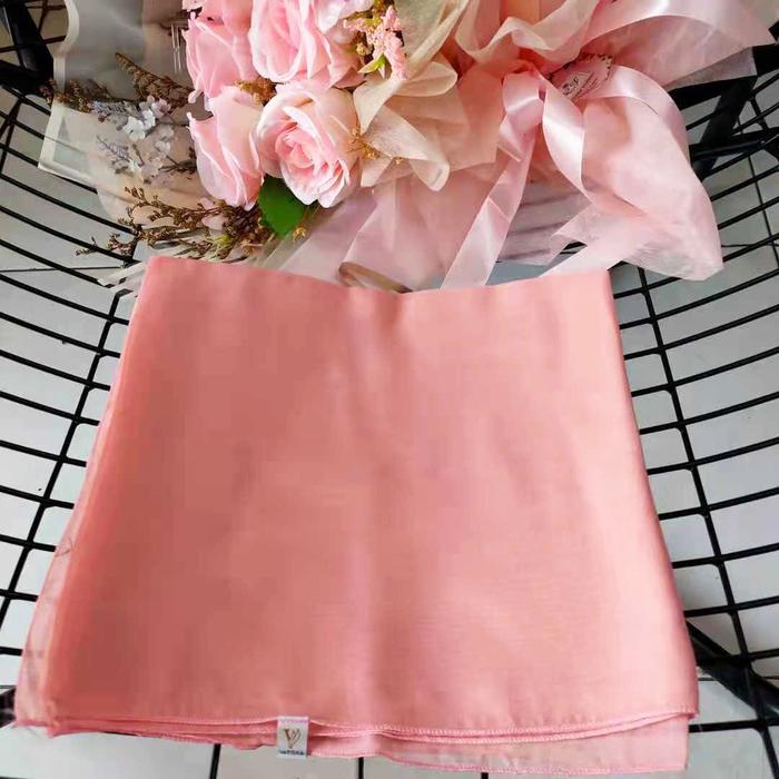 Gambar Jilbab Hijab Kerudung Paris Premium Segi Empat Polos Jahit Tepi - Salmon dari GEKILA undefined Tokopedia