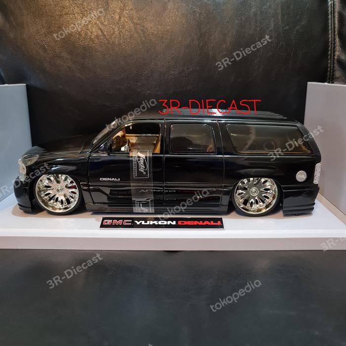 ミニカー DUBCITY 2002 GMC YUKON DENARI DUB Jada Toy Diecast DUB