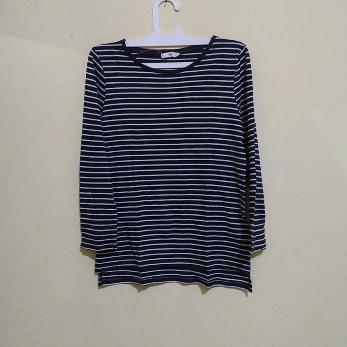 Gambar baju kaos atasan wanita bekas preloved garis2 lengan panjang dari House of SR2 undefined Tokopedia