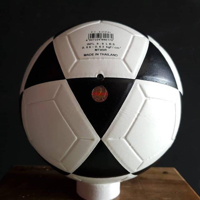 Gambar BOLA KAKI LAPANGAN BESAR/TENDANG SIZE 5 MIKASA FT 5 ASLI ORIGINAL 100% - FT5 HITAM dari jakartasports1 undefined Tokopedia
