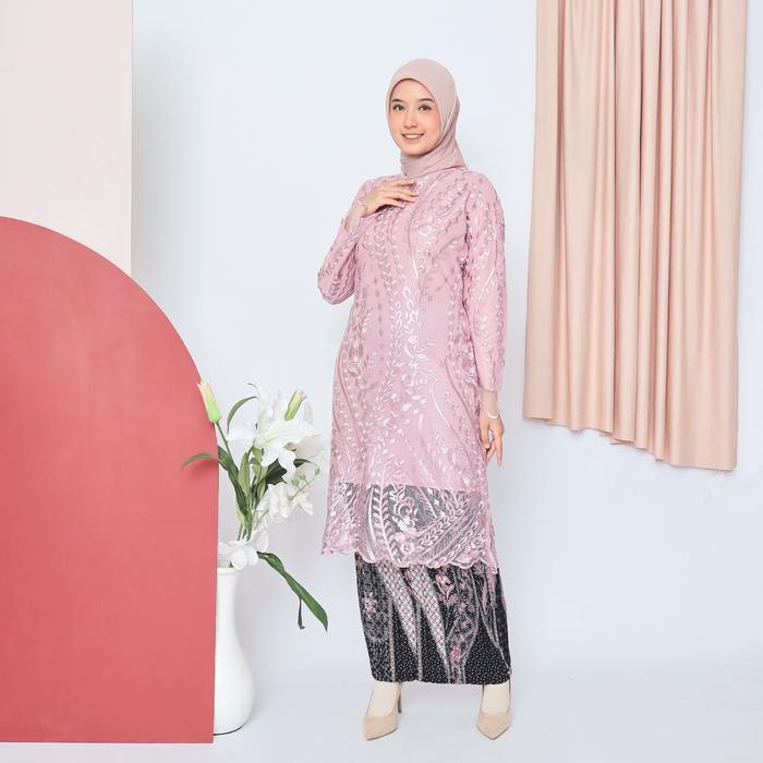 Gambar SET KEBAYA TUNIK TULLE MODERN ~ SET KEBAYA PESTA HIJAB TERLARIS - ROSEGOLD, XXL dari Mebaya.id undefined Tokopedia