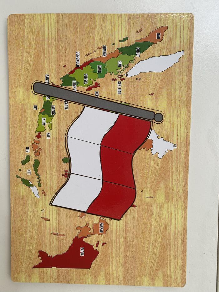 Gambar Puzzle peta indonesia, puzzle bendera , puzzle garuda - bendera dari Keinaraayesha Wooden Toys undefined Tokopedia