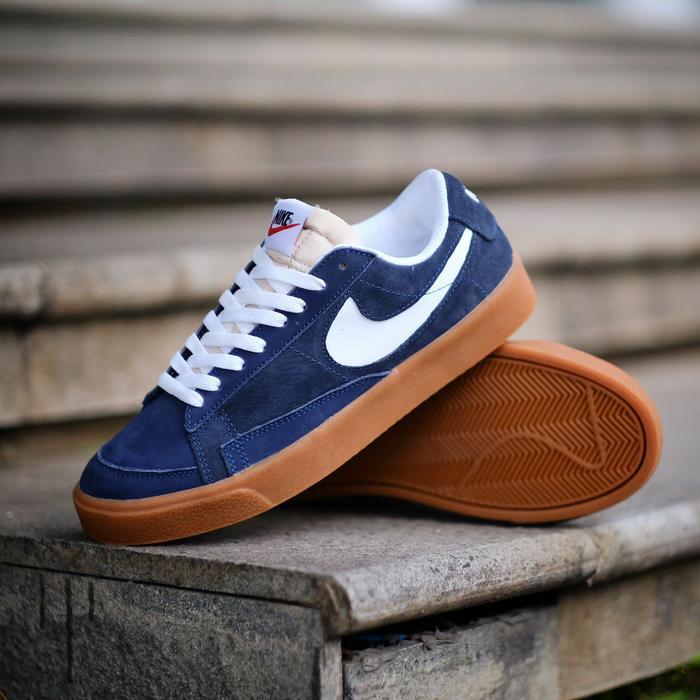 white nike blazers black tick