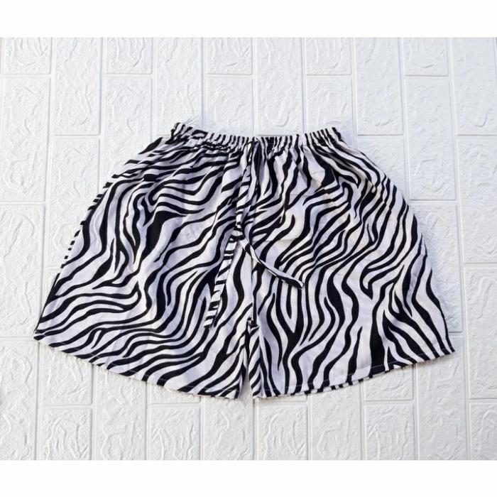 Gambar Celana Zebra Pendek Wanita XXL Jumbo Bahan Rayon Khas Bali - Hitam putih zbr dari umamie store undefined Tokopedia