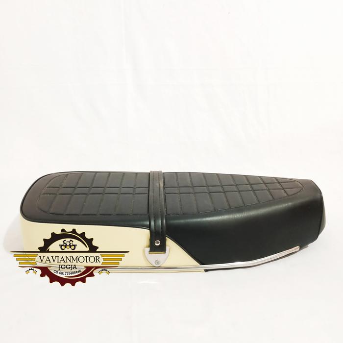 Gambar Jok motor Honda C70 pitung standar standart classic warna hitam krem dari Vavianmotor Jogja undefined Tokopedia