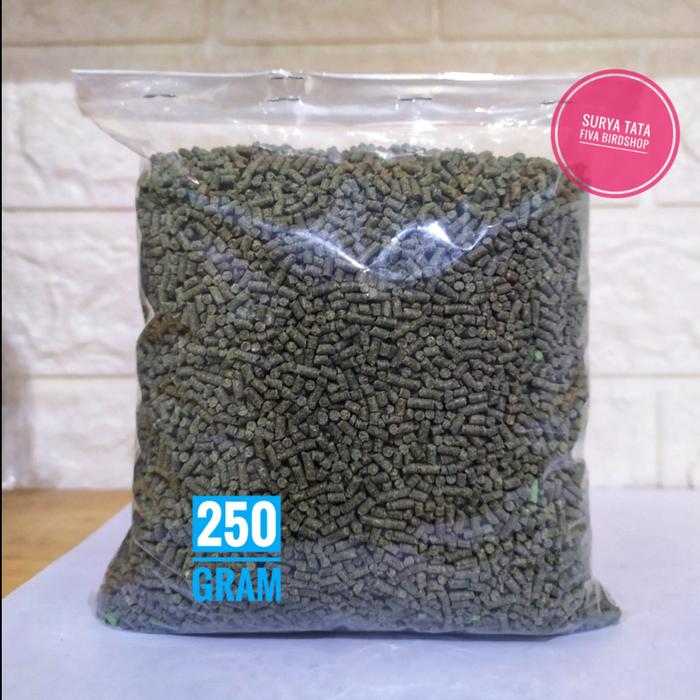 Gambar Voer hijau rumput laut 1kg voer pakan burung trcukan untuk harian - 250 gram dari SURYA TATA undefined Tokopedia