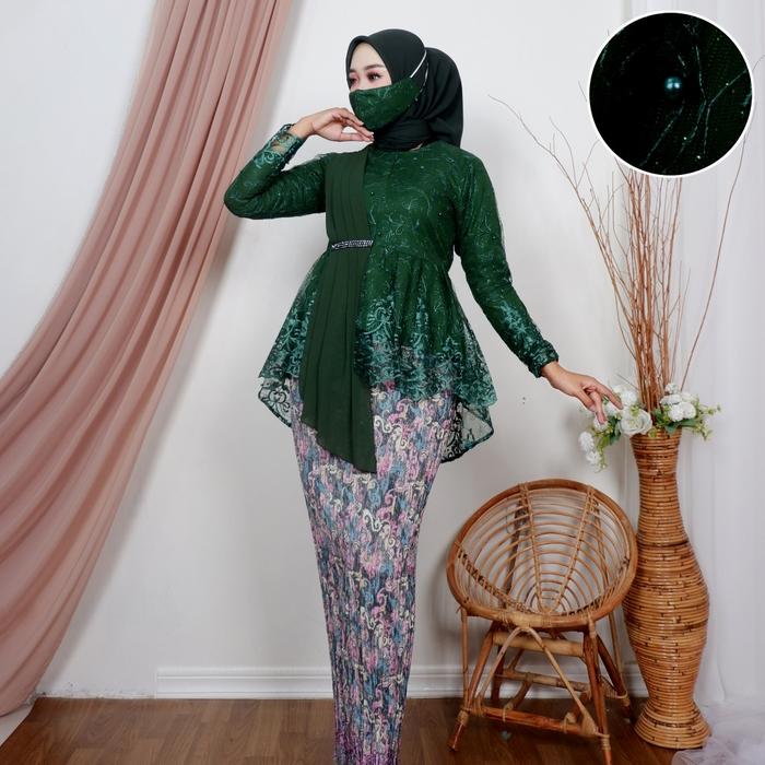Gambar Setelan Kebaya Aurora Selendang / Kebaya Selendang Modern Mix Plisket - Hijau, M dari Erika.Kebaya undefined Tokopedia