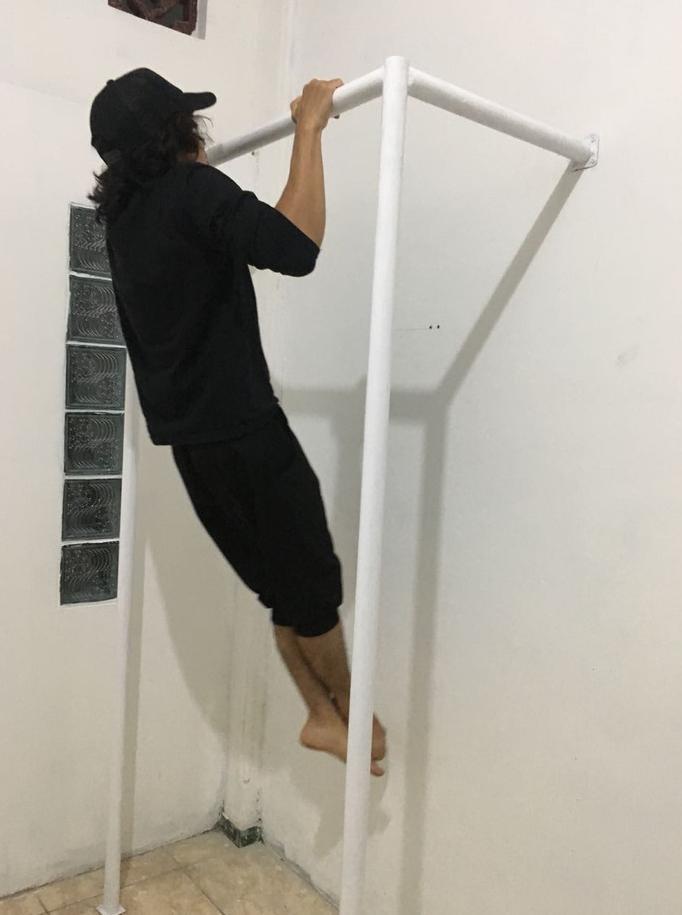 Gambar PULL UP BAR TIANG GYM FITNESS INDOOR OUTDOOR DINDING HANGING BESI - Hitam dari Andini Clothes undefined Tokopedia