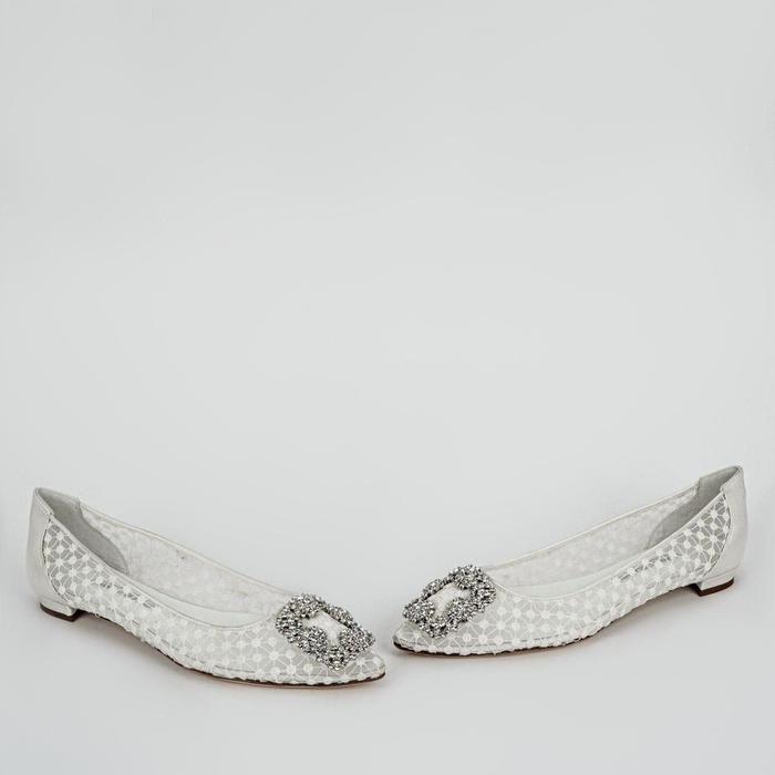 Gambar Manolo Hangisi Flat Lace Silk CLC Jewel Buckle Shoes dari Valsign undefined Tokopedia