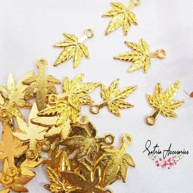 Gambar Charm Daun Maple Bahan Metal/Acc 0550/Bahan Accessories - Gold dari Toko Satria Setiabudi Bali undefined Tokopedia