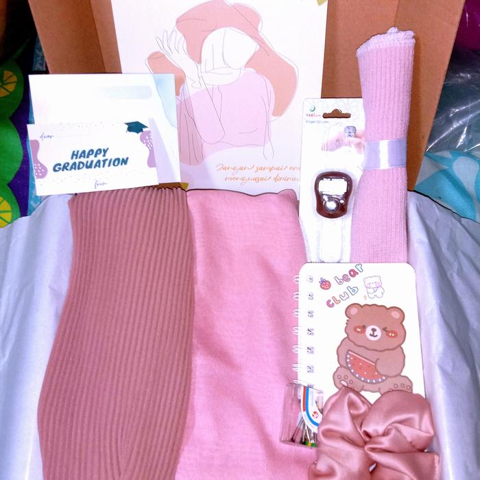 Gambar Gift box premium kado wisuda ulang tahun perempuan - Paket C dari Daniafood1 undefined Tokopedia