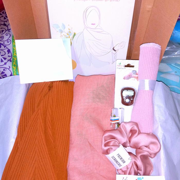 Gambar Gift box premium kado wisuda ulang tahun perempuan - Paket G dari Daniafood1 undefined Tokopedia