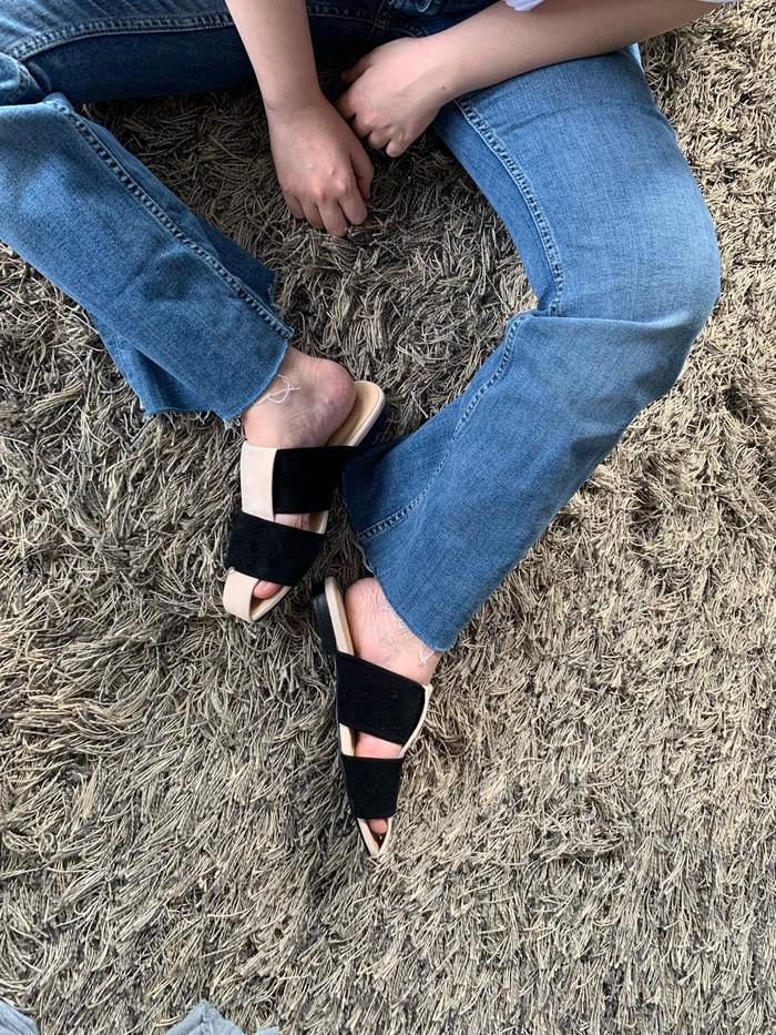 Gambar Croffle Sandal | Zanana Shoes - Black Cream, 35 dari Zanana_ undefined Tokopedia