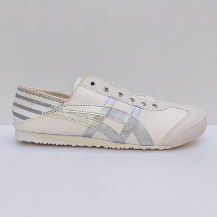 Gambar sepatu wanita slip on terbaru - putih silver, 37 dari Sepatu_MurahJKT undefined Tokopedia