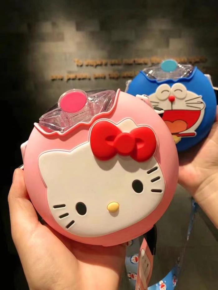 Gambar Botol Air Minum Portable Anak Bentuk Donat Dengan Sedotan dan Tali - HKITTY dari mix acc888 undefined Tokopedia