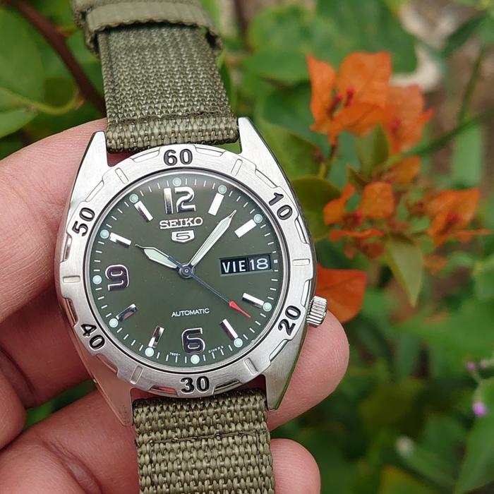 SEIKO 5 MILITARY SNXE41 7S26-00Z0 メンズ腕時計 SEIKO 5 MILITARY SNXE41 7S26-00Z0 メンズ腕時計