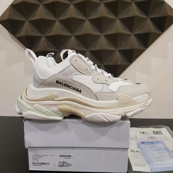 Gambar Balenciaga Triple S Logo White - white, 37 dari bogorsneakers undefined Tokopedia