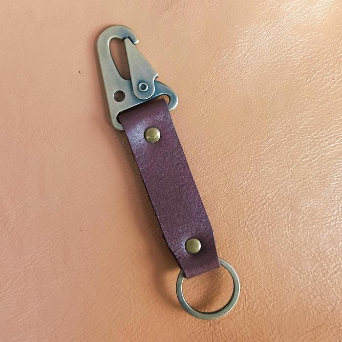 Gambar Gantungan kunci strap carabiner free custom nama atau logo - Dark brown dari Koesil Leather undefined Tokopedia