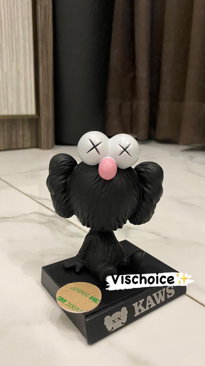 Gambar Kaws Phone Holder Kartun Dekorasi Hias Mobil Rumah Lucu Figurine - Hitam dari Vi's Choice undefined Tokopedia