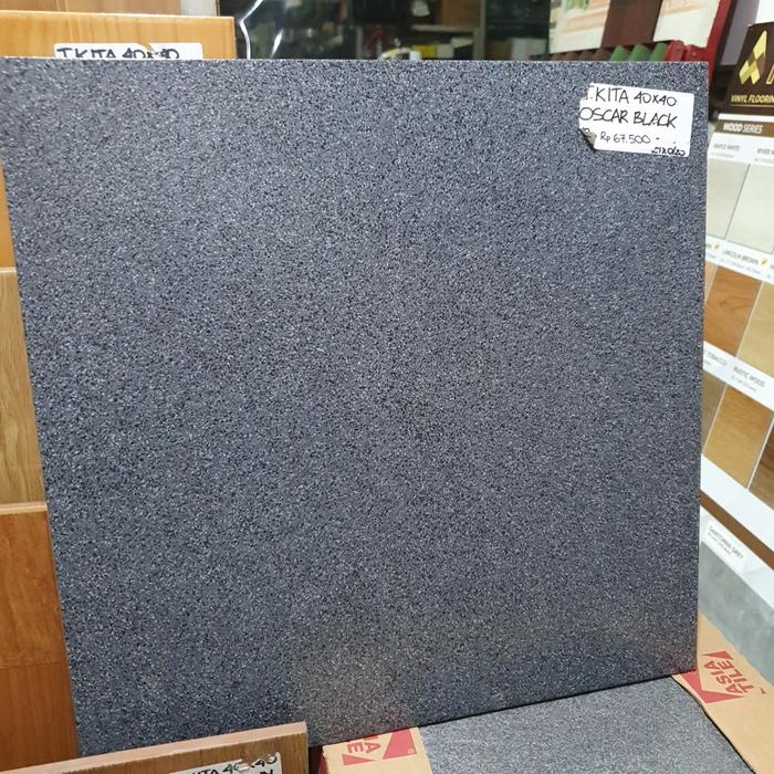 Gambar keramik kasar kulit jeruk garasi teras kamar mandi kita 40x40 oscar - oscar black dari hommyjogja undefined Tokopedia