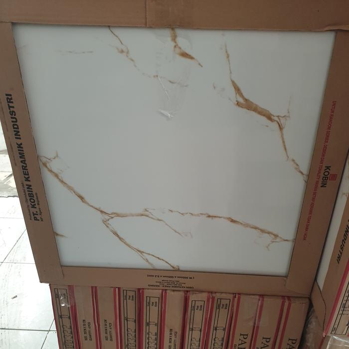 Gambar Kobin Paris Vena Series 50x50 keramik lantai glossy - Beige dari Indah Keramik Jaya undefined Tokopedia