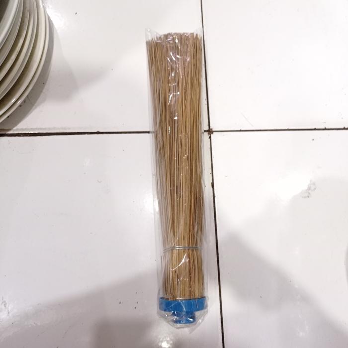 Gambar sapu wajan lidi / sapu kuali lidi dari DapurKomplitSBY undefined Tokopedia