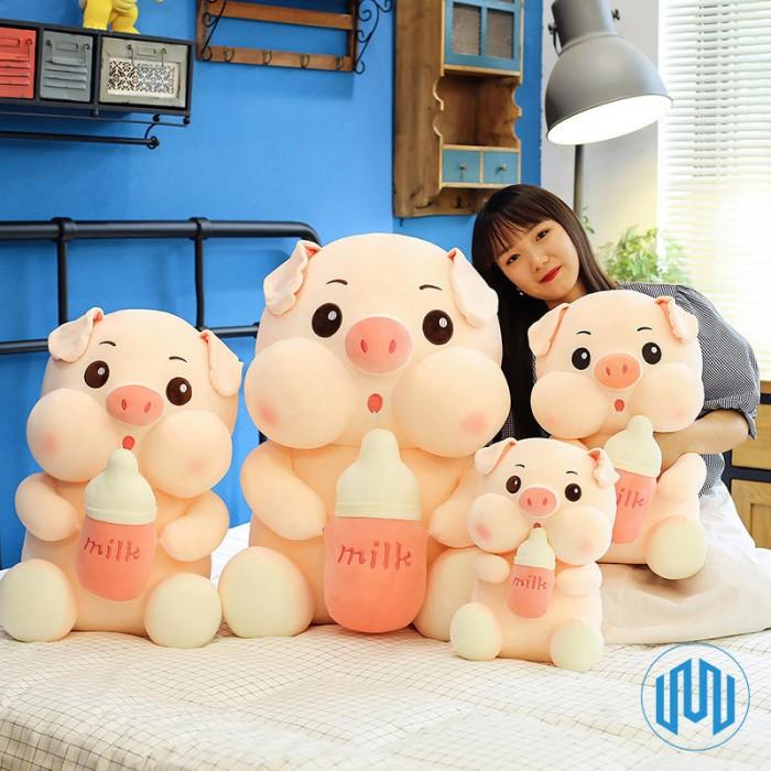 Gambar Boneka Piggy Babi Lucu Pink Botol Susu Pig Plush Soft Kado Anak Jumbo - 55 cm dari Unique-Collection888 undefined Tokopedia