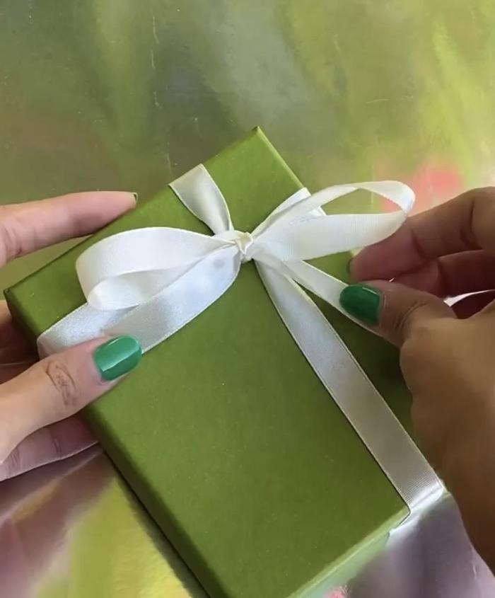 Gambar extra gift box + card dari bibiembi undefined Tokopedia