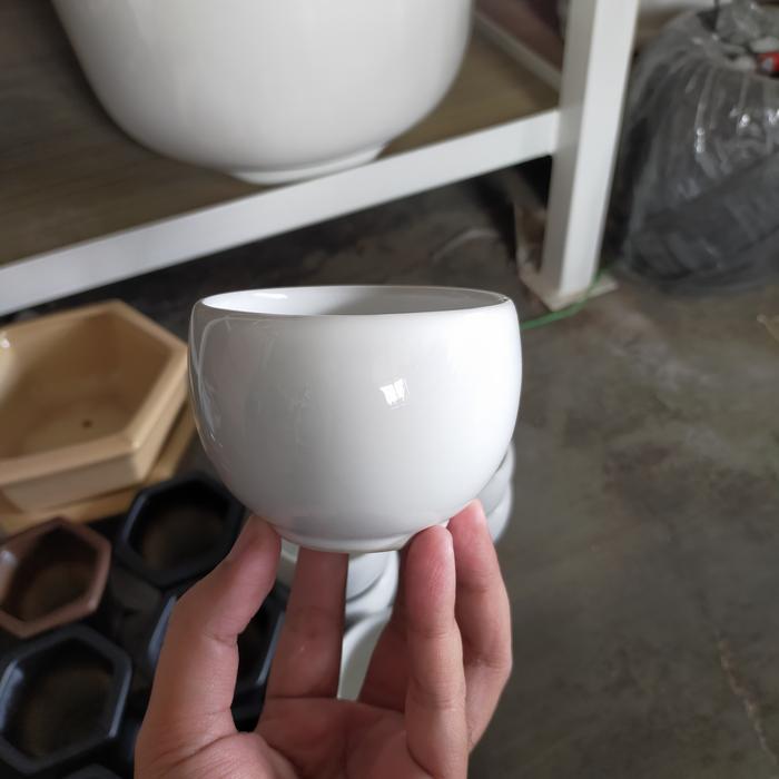 Gambar POT KERAMIK BULAT KECIL TYPE 606 - Putih dari UD 5758 STORE undefined Tokopedia