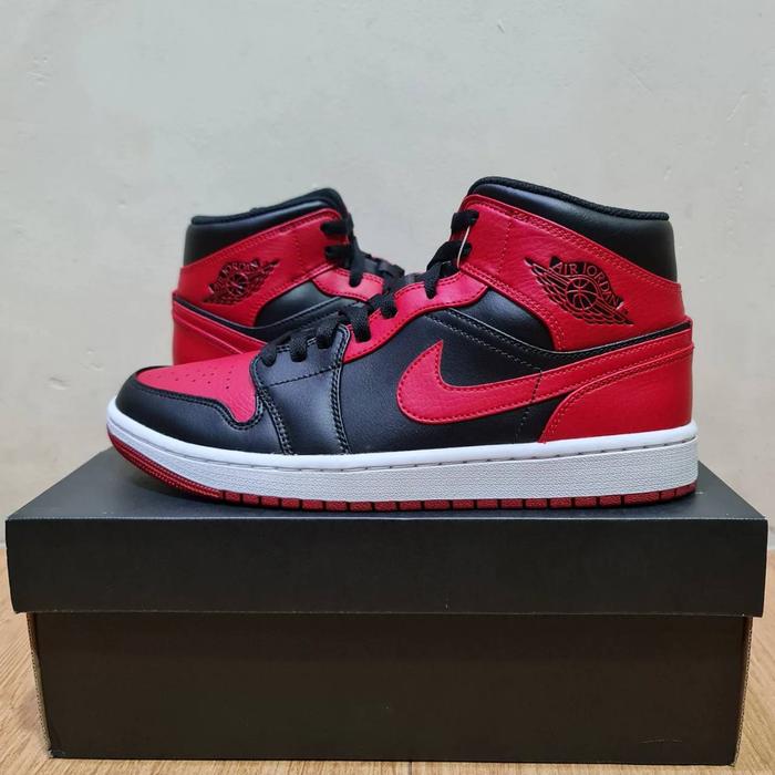 Air Jordan Mid Bred Banned Us