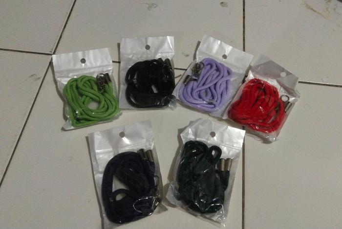 Gambar TALI GANTUNGAN CASE HP SELEPANG CASE PHONE NAGITA UNIVERSAL - Hitam, tali panjang dari ADA harapan undefined Tokopedia