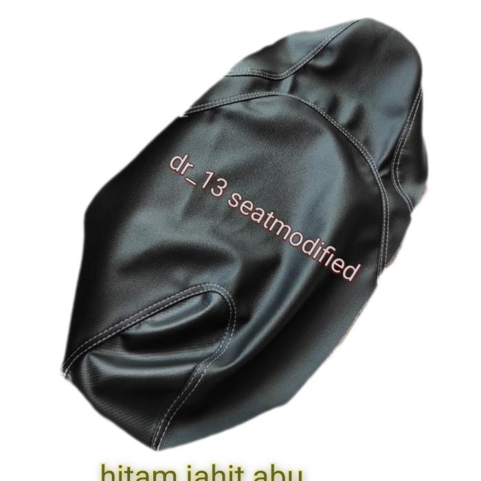 Gambar KULIT JOK MOTOR MBTECH YAMAHA FREEGO - hitam jahit abu dari DVCJOK undefined Tokopedia