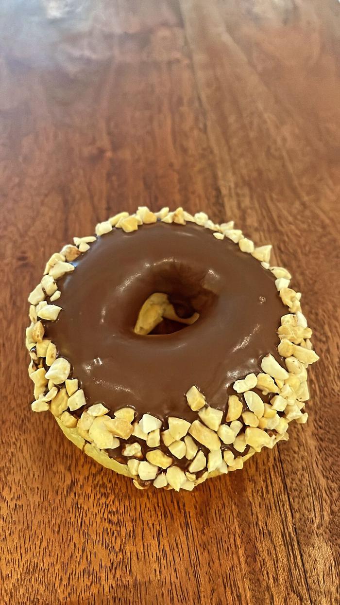 Gambar [6 pcs] 1/2 Lusin Donat - Coklat Kacang dari Donat Mpoy by Dapoer None undefined Tokopedia