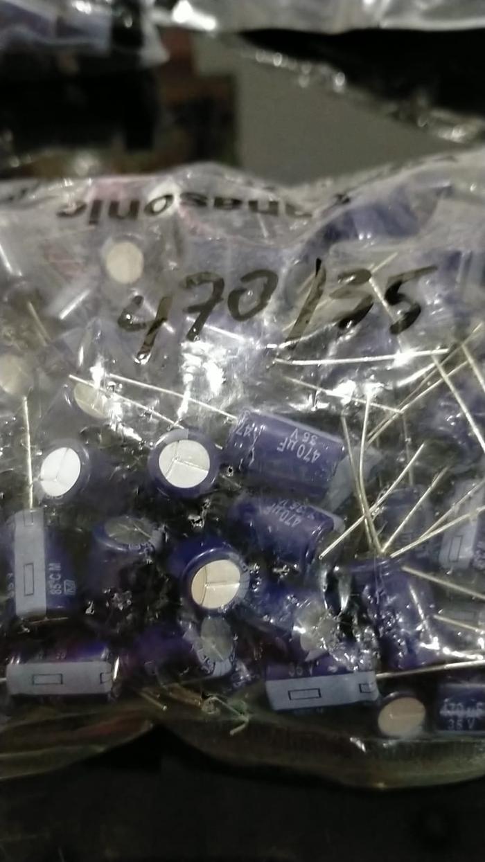 Gambar Kapasitor / Elco Panasonic 470uF / 50v - 470/35 dari Selectonix undefined Tokopedia