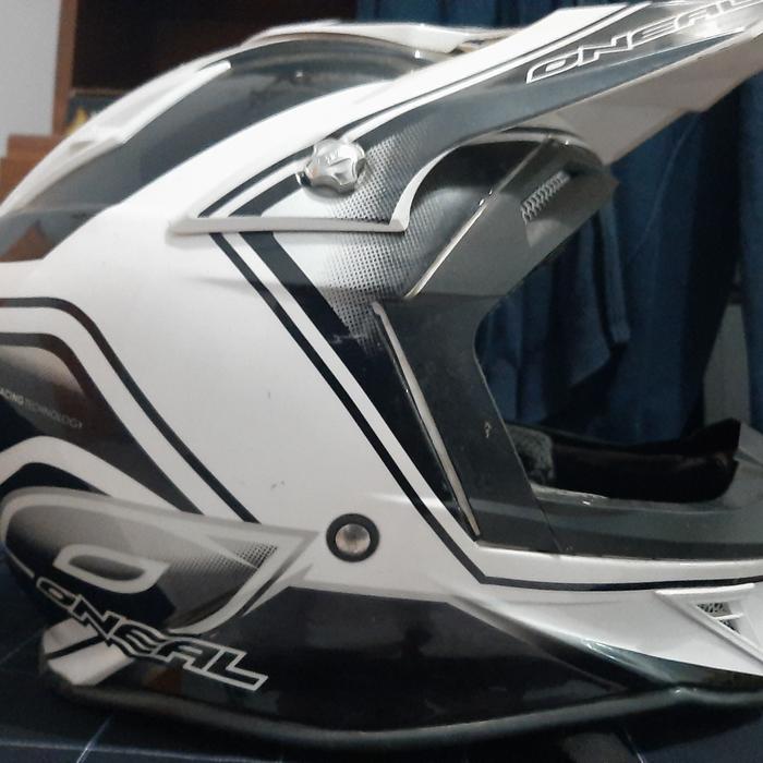 Gambar helm trail cross oneal 10 white dari 4sec undefined Tokopedia