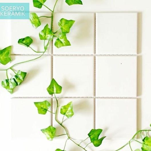 Gambar Keramik Dinding Kamar Mandi / Dapur Queen uk. 30x30 cm - Putih dari TOKO KERAMIK SOERYO cabang Bandung undefined Tokopedia