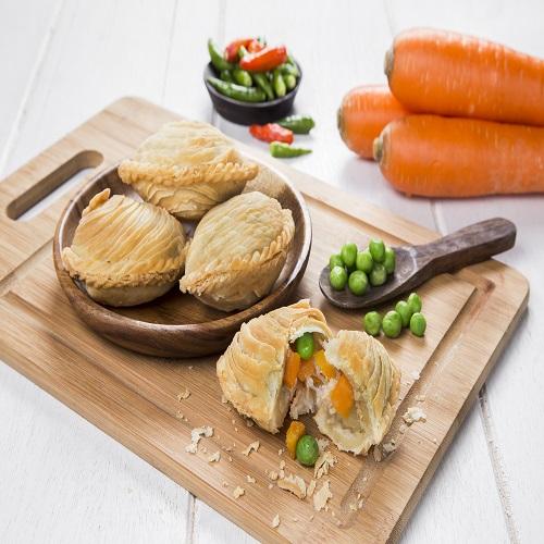 Gambar Mei Pastel - Pastel Goreng Rasa Ayam Keju / Ayam Kari / Vegetarian - Ayam Keju, Setengah Matang dari Mei Pastel undefined Tokopedia