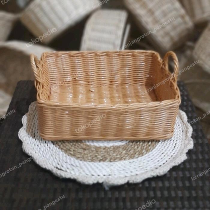Gambar keranjang rotan 29×24×10 dari keranjangrotan pangestu undefined Tokopedia
