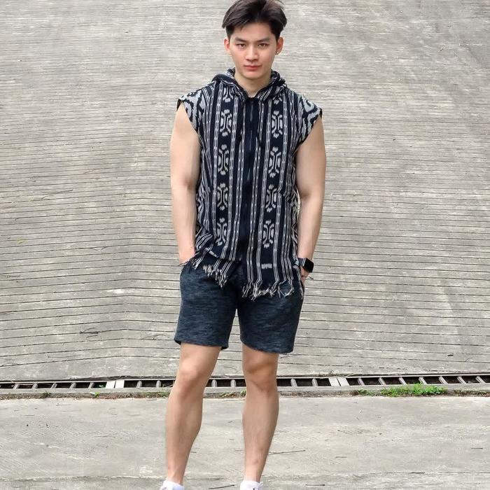 Gambar hoodie tenun troso jepara || atasan baju tenun pria - hitam 1, XL dari Tenun Seni Kriya undefined Tokopedia