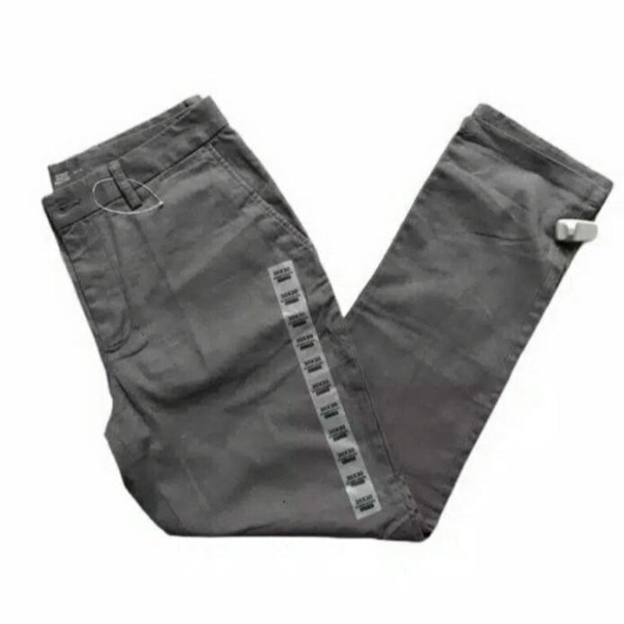 Gambar Old Navy straight ultimate built-in flex chino pants - Abu-abu, 34 dari Dominostoreid undefined Tokopedia