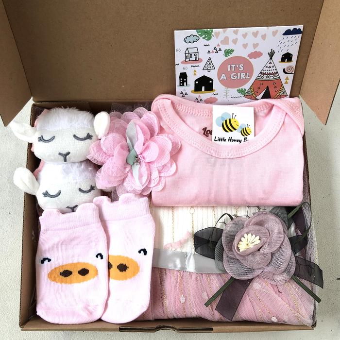 Gambar Hampers bayi perempuan /hampers bayi cewek /hampers newborn / kado bay - White+jumper, Box coklat+pita dari littlehoneybeee undefined Tokopedia