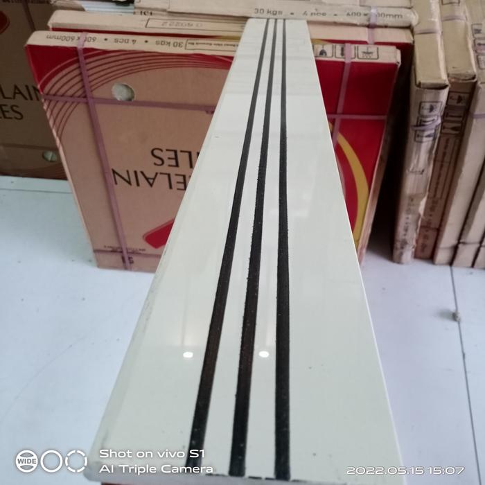 Gambar Granit Keramik List Plint 10x80 Stepnosing - Hitam dari INDOGRESS GRANITE undefined Tokopedia